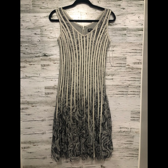 Papillon  🦋 accordion grey midi dress - Picture 3 of 8